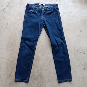 Hollister Low-Waisted Jeans Size 3 / Waist 26